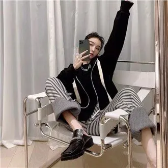 Įstriža juostele megztos kelnės